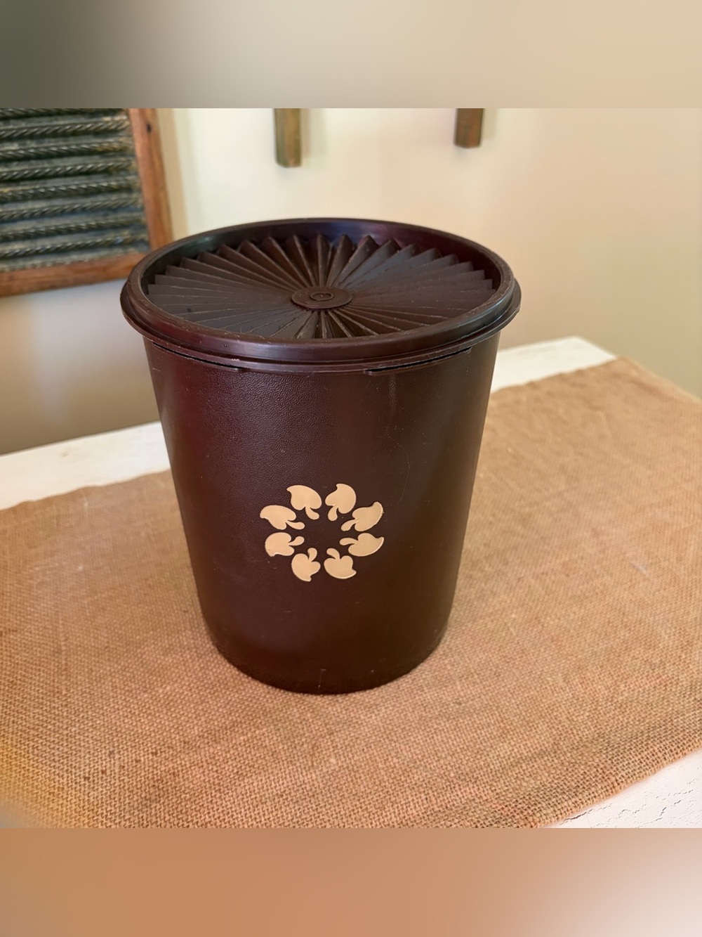 Vintage Tupperware Servalier Brown Mushroom Pattern Canister🍄❤️ - Picture 3 of 11